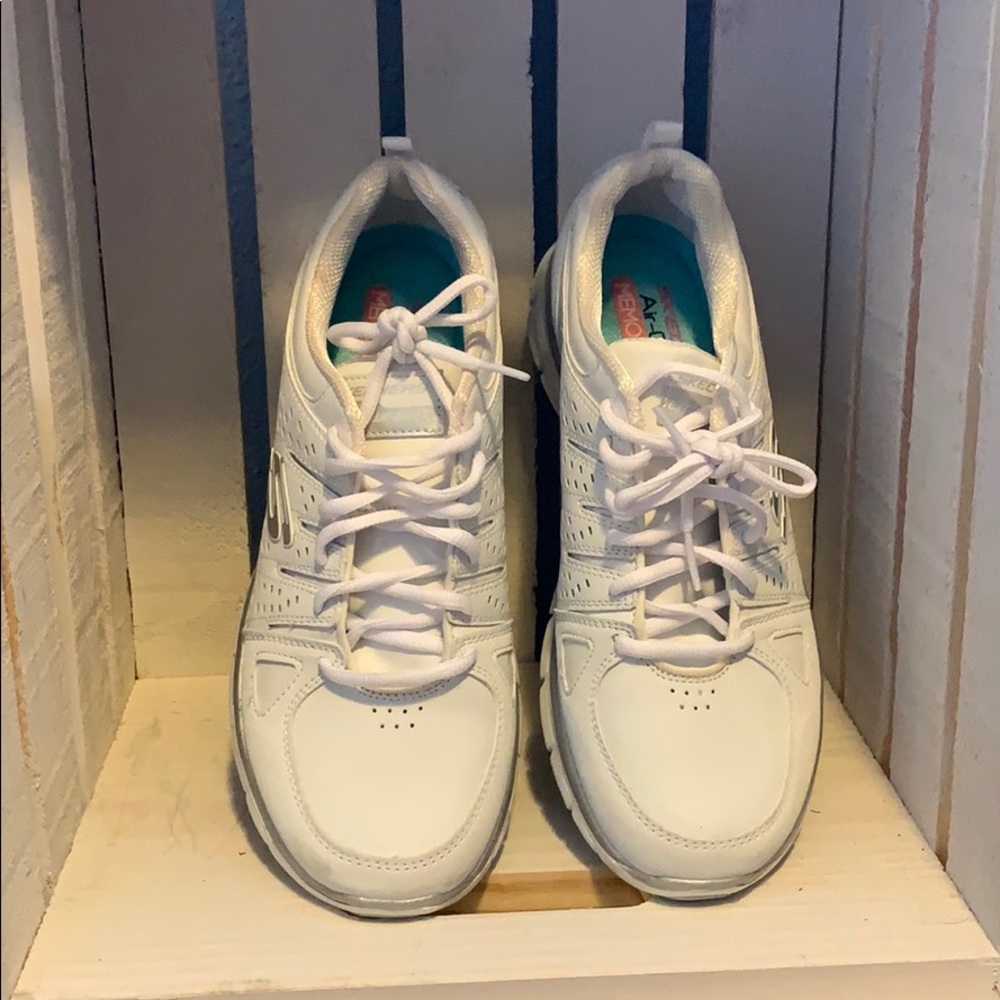 White sketchers size 8.5